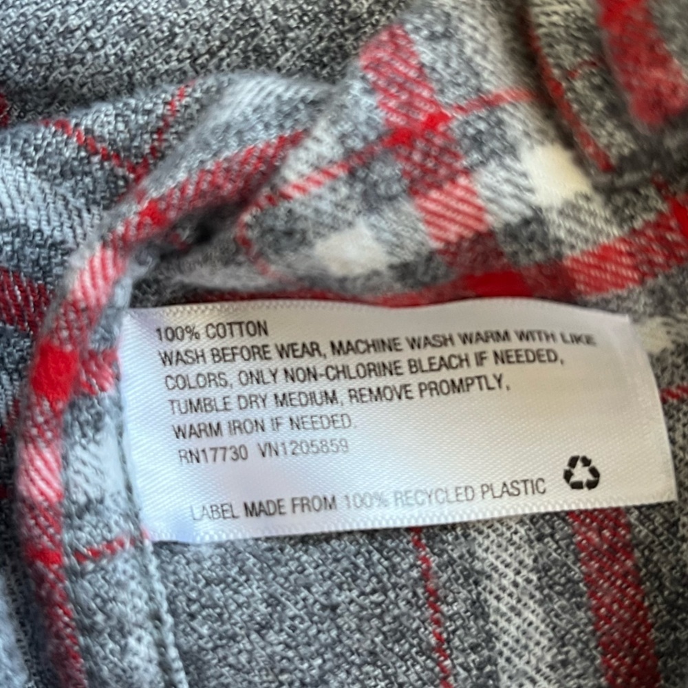 Boy’s Cat & Jack Gray Red Flannel Plaid Long Sleeve Button Down Shirt Size 5T - Picture 4 of 4